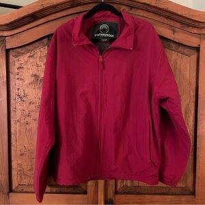 Weatherproof fully lined wind/weather breaker.      Size L